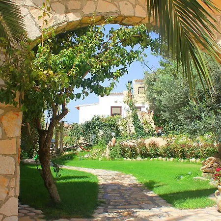 Casale Racalmare Country house *